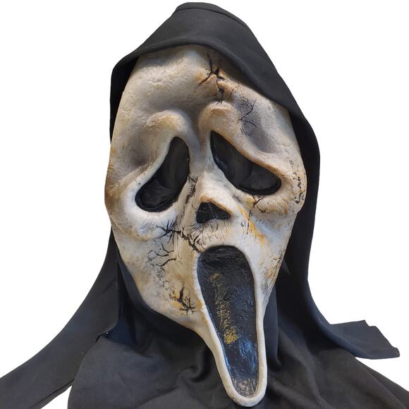 Scream Ghost Face Zombie Halloween Mask April June 2010 Fun World Used - Picture 2 of 16